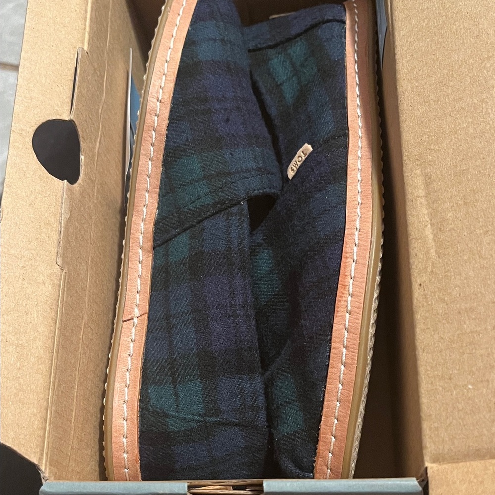 TOMS women Checkered Slip-On Loafers - Black  green and Blue new Without Tag.